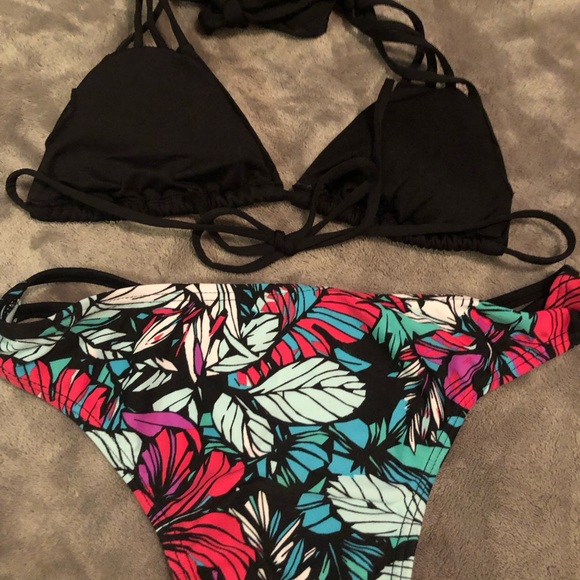 Woman’s Binki - Picture 5 of 5